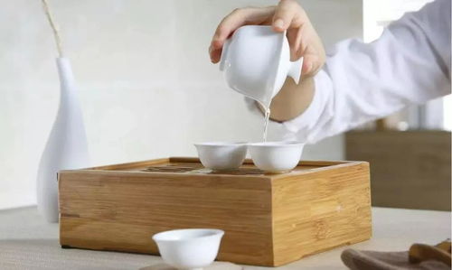 人生如茶，有苦痛才有馨香